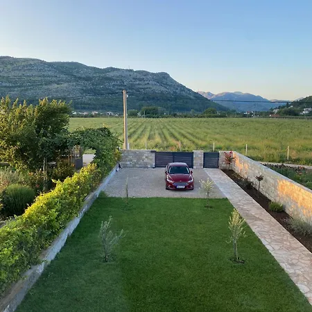 Trebisnjica Riverhouse * تريبينيي