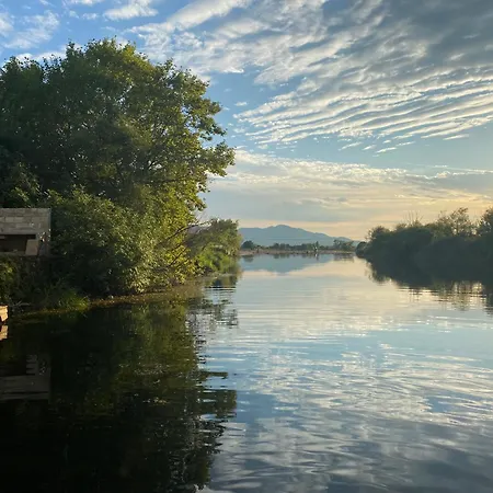 Trebisnjica Riverhouse تريبينيي