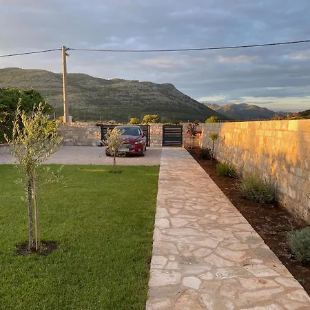 Trebisnjica Riverhouse تريبينيي